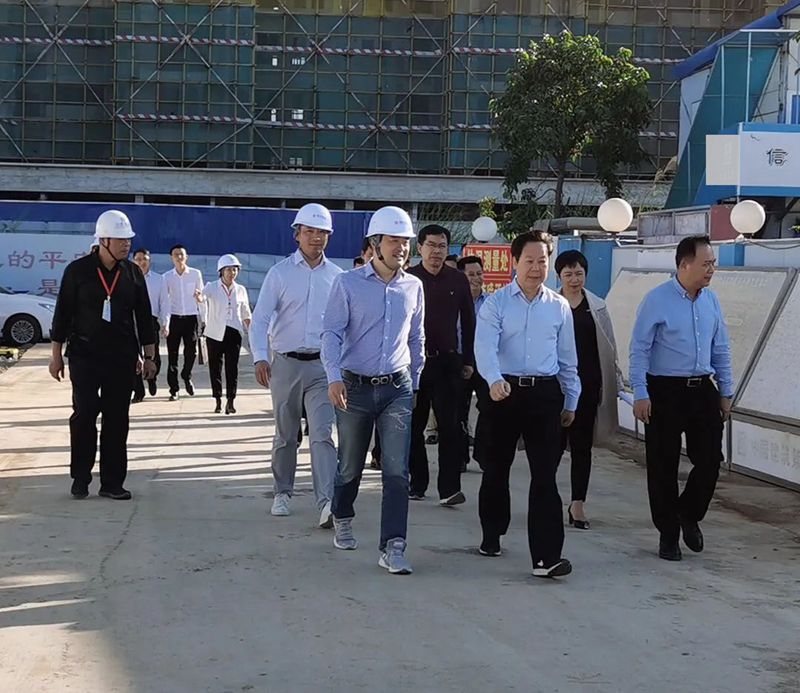 刘有明到一分公司崇左溯禾·左江泊隐酒店项目调研指导.jpg