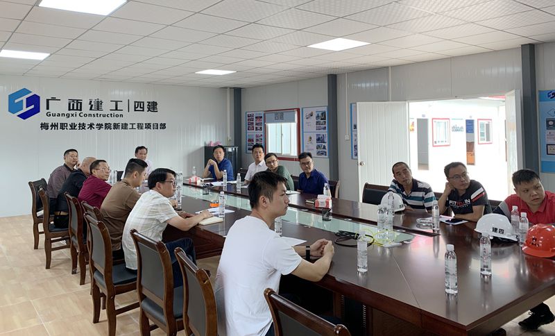 1607420721423863.jpg 邱国兴在梅州职业技术学院项目检查指导工作.jpg