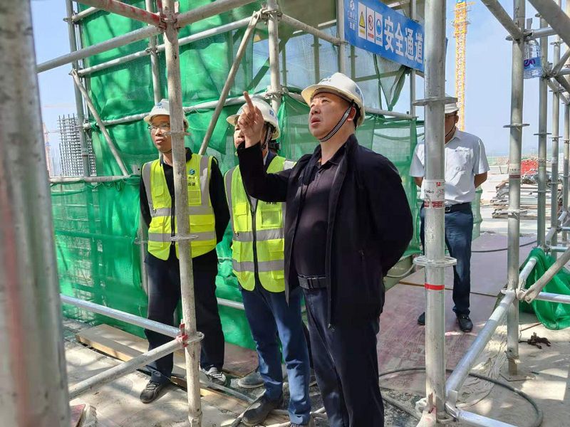 1607472891409490.jpg 周成到南宁分公司超薄玻璃基板深加工项目督导检查.jpg
