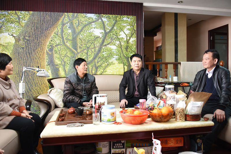 1612928988887874.jpg 邱国兴慰问.JPG