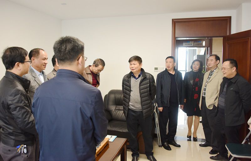 1613964412547923.jpg 选图总部慰问(修图).jpg