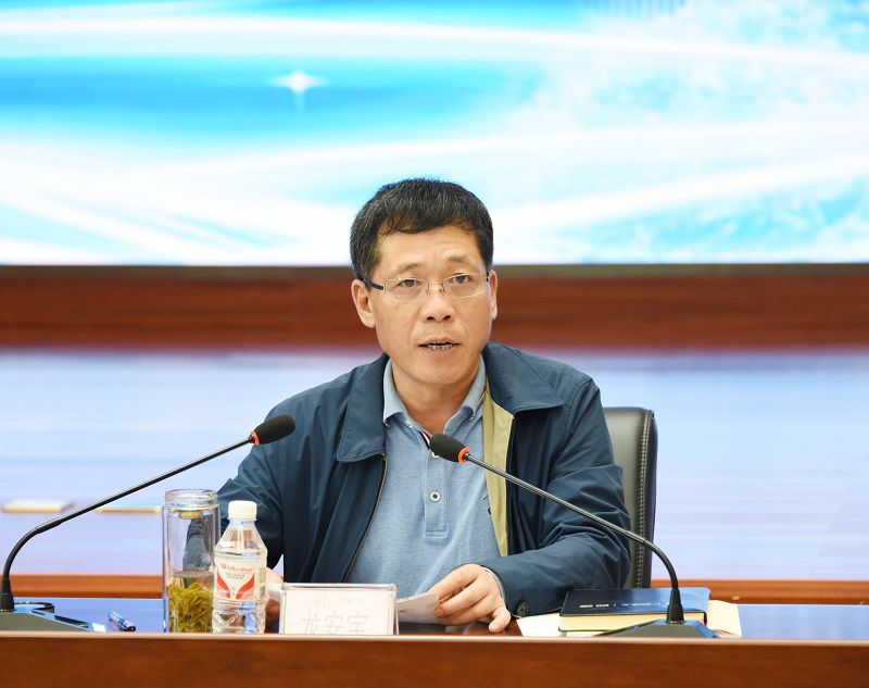 1620636165655632.jpg 龙安宝讲话(修图)_副本.jpg