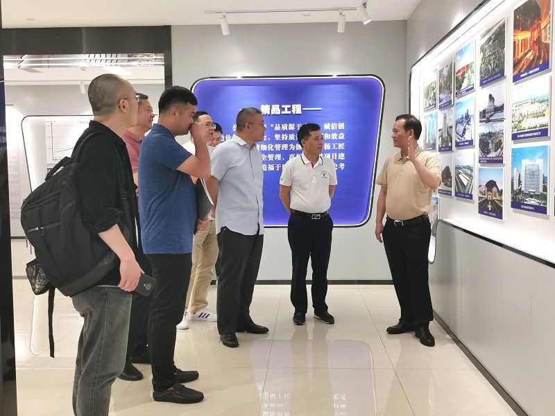 1620695684130115.jpg 参观企业文化馆(修图).jpg