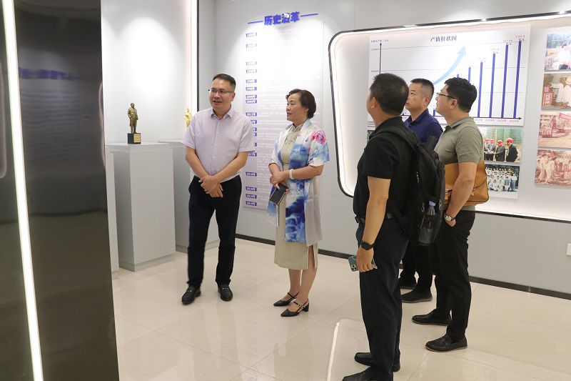 1624242964231166.jpg 参观公司文化馆.jpg