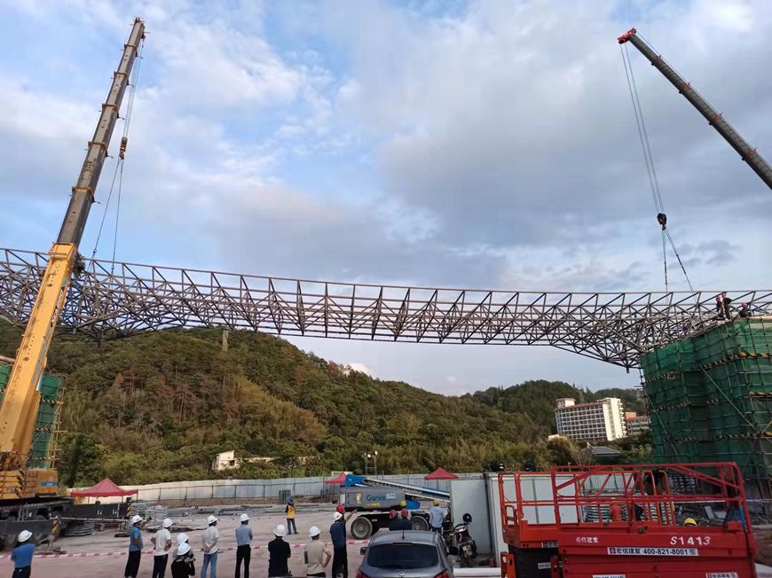 1632358701122455.jpg 钢结构起吊_副本.jpg