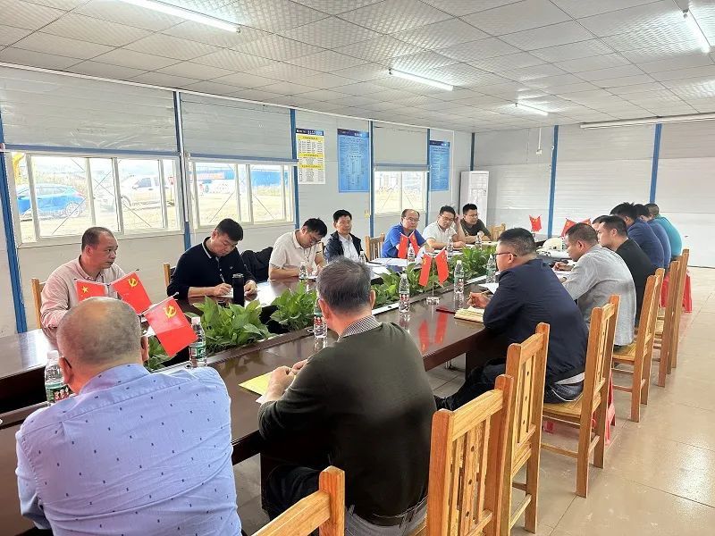 侯立林到高新分公司伏虎猪场建设项目检查指导.jpg