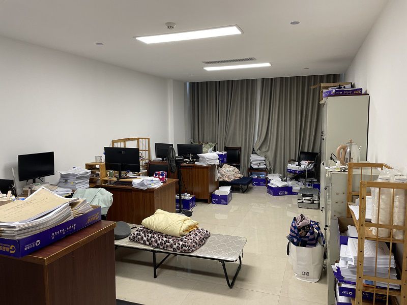 财务部坚守2.jpg