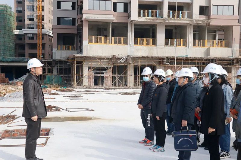 公司党的二十大精神宣讲团到第十一分公司御景阁项目宣讲1.jpg
