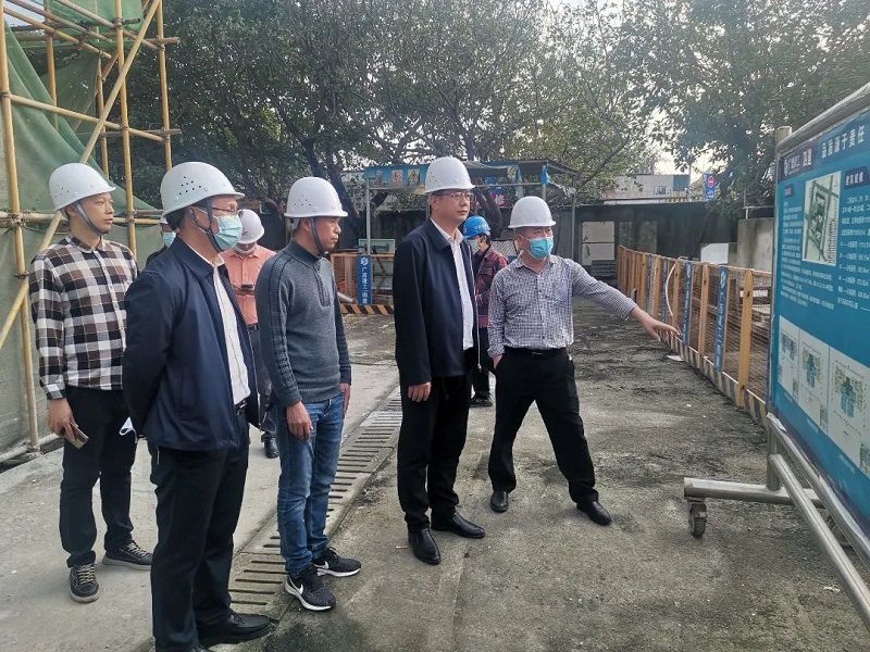 北海市银海区区委常委、常务副区长钟焱辉.jpg