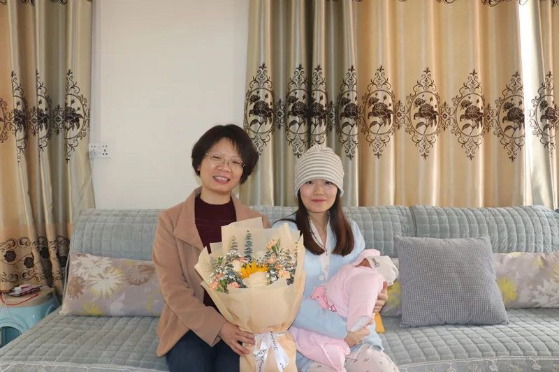 公司工会开展“温暖送祝福·关爱女职工”慰问活动3.jpg