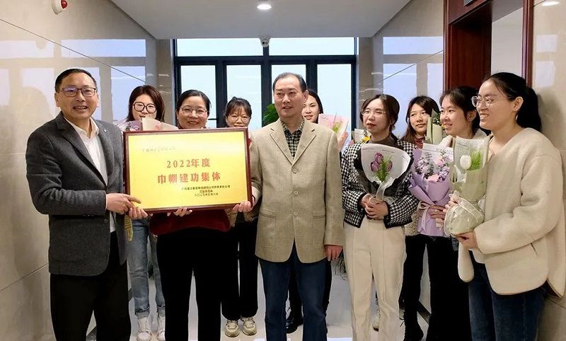 公司领导班子走访慰问女职工2.jpg