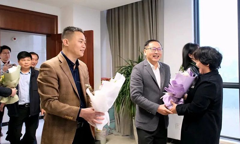 公司领导班子走访慰问女职工3.jpg
