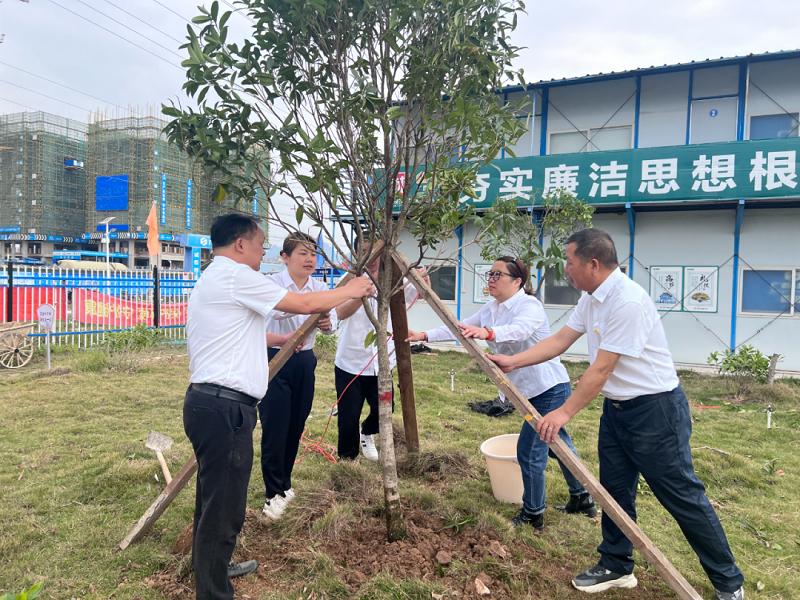 第一分公司第三党支部与贺州城投集团机关第一党支部、贺州城投实业公司党支部联合开展主题党日活动.png