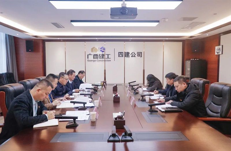 党委理论中心组学习.jpg