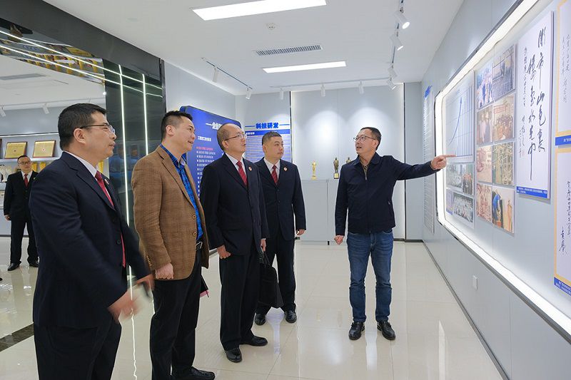 参观企业文化展示馆（定）800.jpg