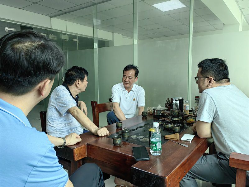 邱董会见客人.jpg