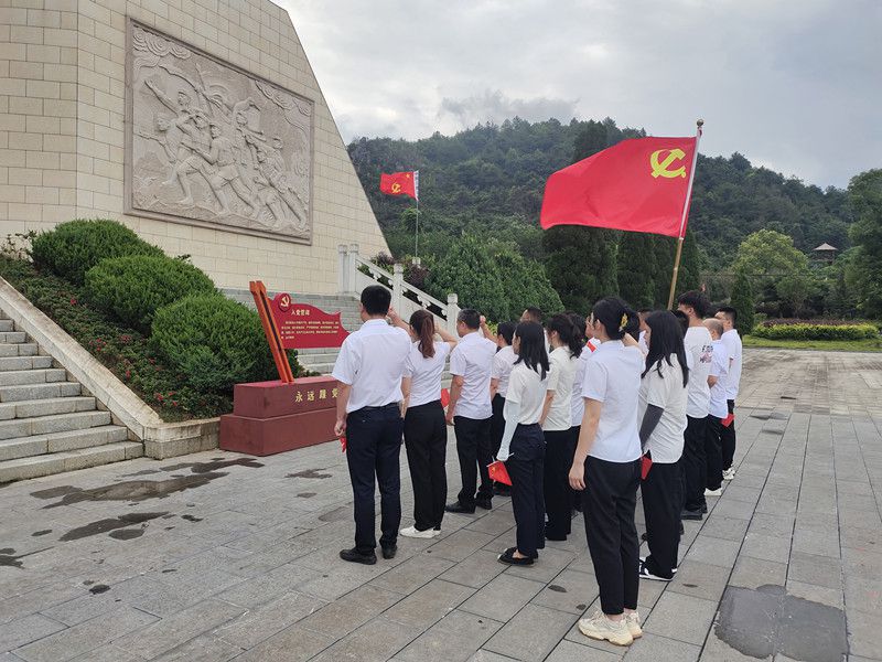 重温入党誓词（修图）.jpg