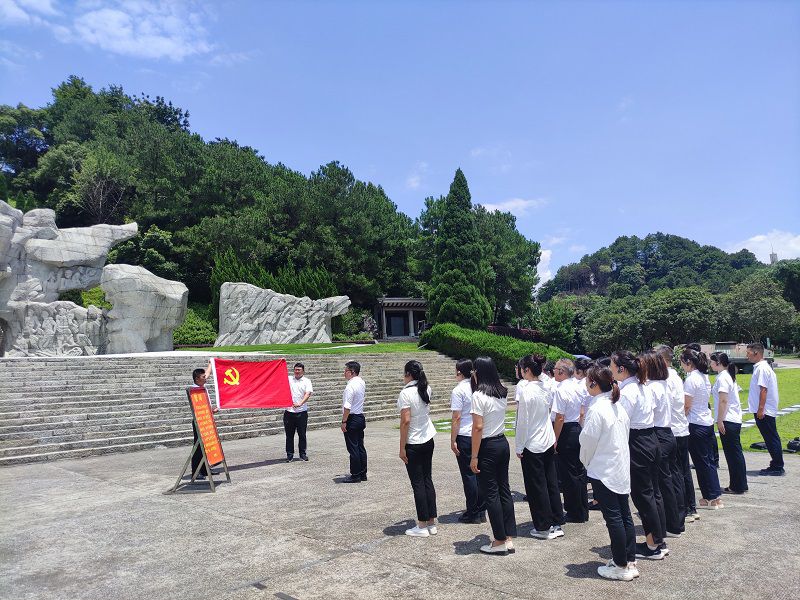 重温入党誓词仪式（缩略图）.jpg