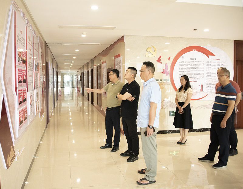 参观党建文化长廊2（800图）.jpg
