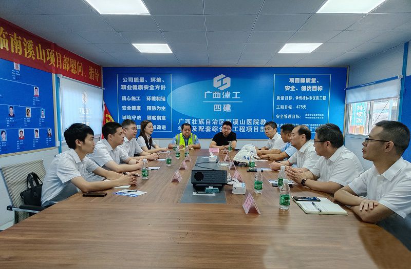 座谈会现场（修图）.jpg