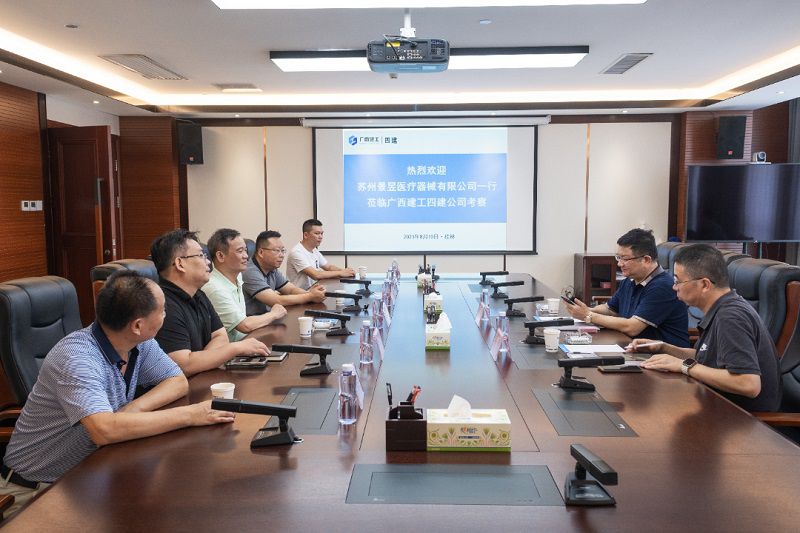 邱董会见客人.jpg