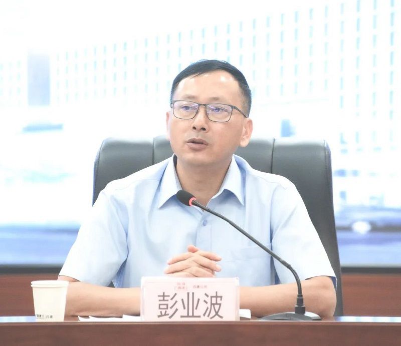 彭总经营会主持800.jpg