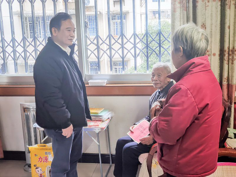 邱董慰问1-2修图.jpg