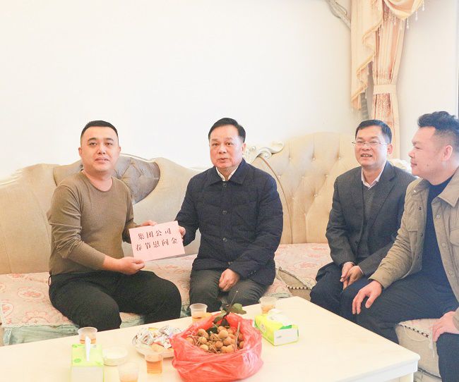 余书记到四建公司慰问（修图）.jpg