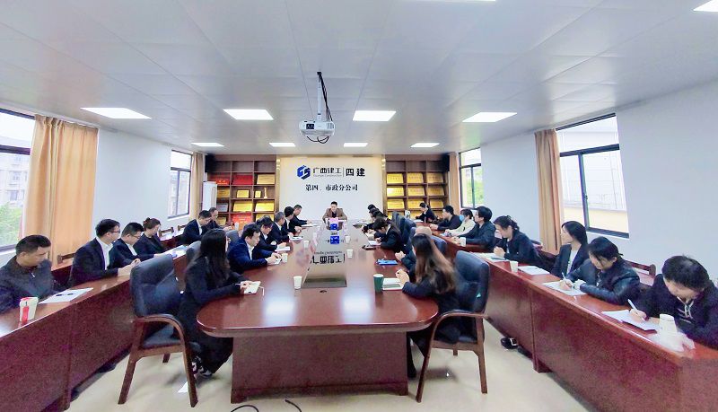 伍书记四分公司800.jpg