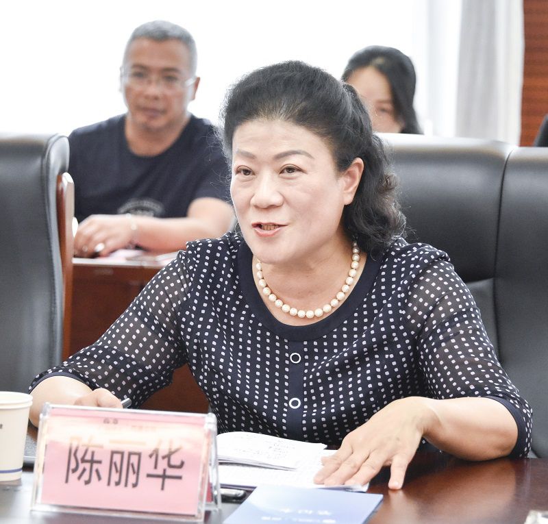 陈丽华讲话（800图）.jpg