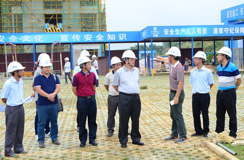 集团总经理邓绍超到四公司项目指导工作