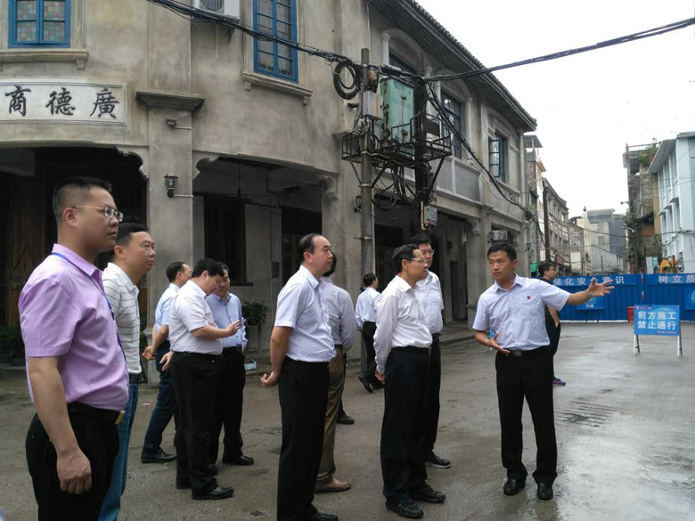 自治区政府主席陈武到公司承建的融安县棚户区改造项目调研指导