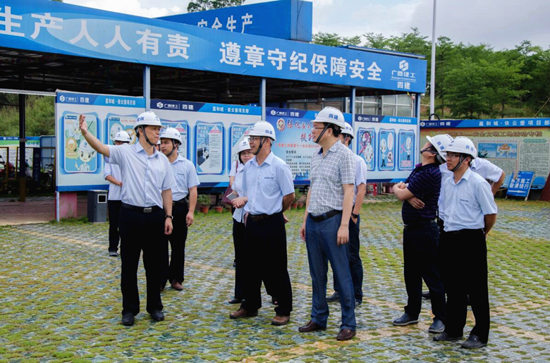 公司董事长杨俊到十一分公司嘉和城项目调研