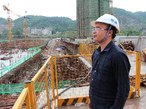 公司首届“技术能手”——李建军