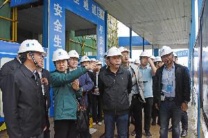 全国各地建筑行业领导和专家到公司银泉·一品天誉项目观摩