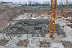 九分公司中满·青江郡项目五一期间施工大干氛围浓