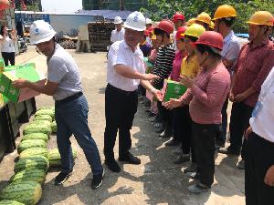 二分公司开展夏季“送清凉”活动