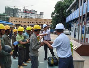 公司工会到南宁北部湾分公司一项目开展送清凉慰问活动