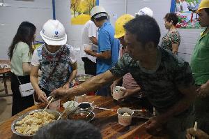 一分公司工会到项目慰问夜间加班的一线工人