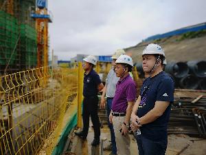 龙安宝到“建工城”8号地块项目部调研指导