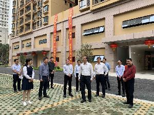 黄伟京到自治区党委办公厅危旧房改住房项目调研